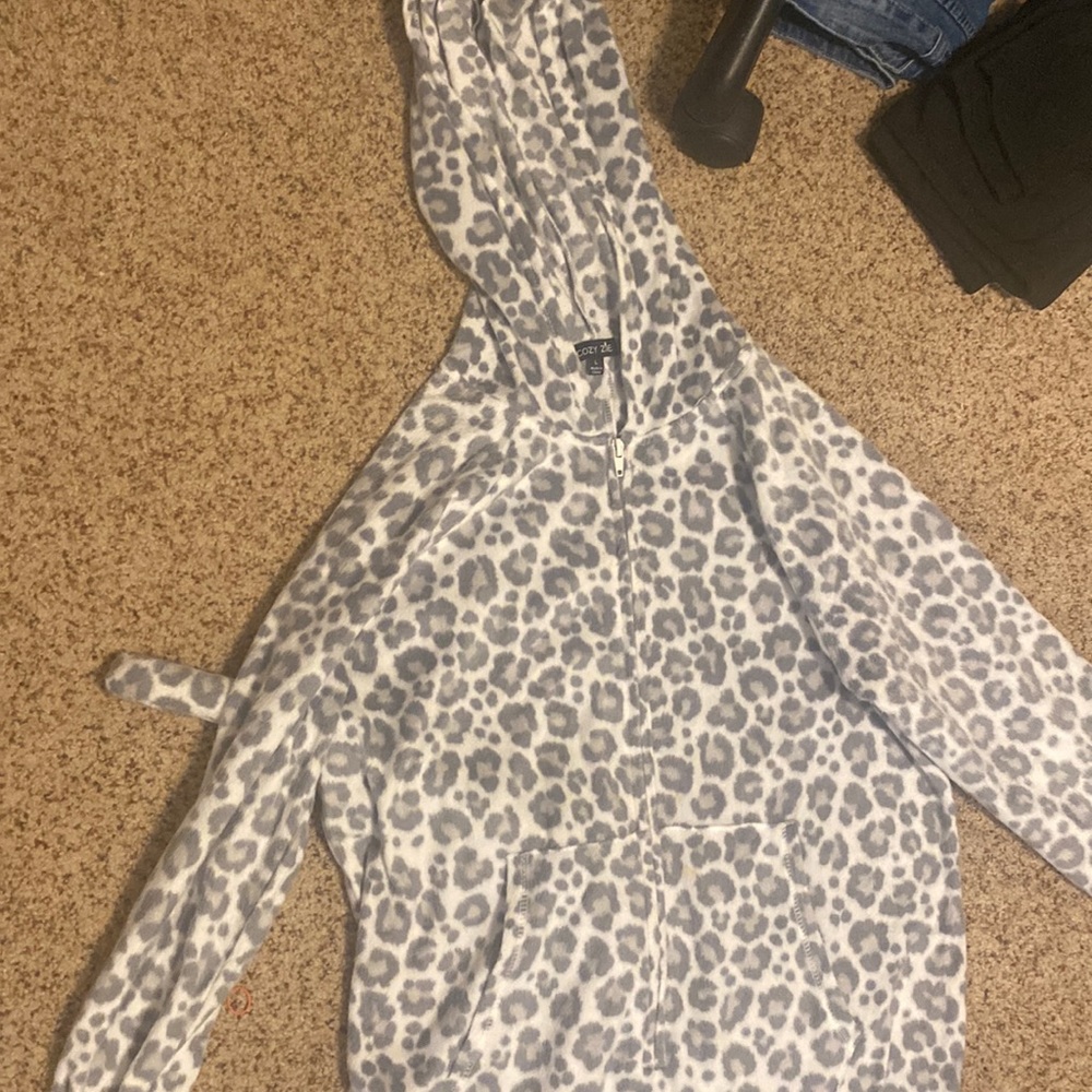 Large but is meant to be oversized (wore it as a s) only wore once for Halloween